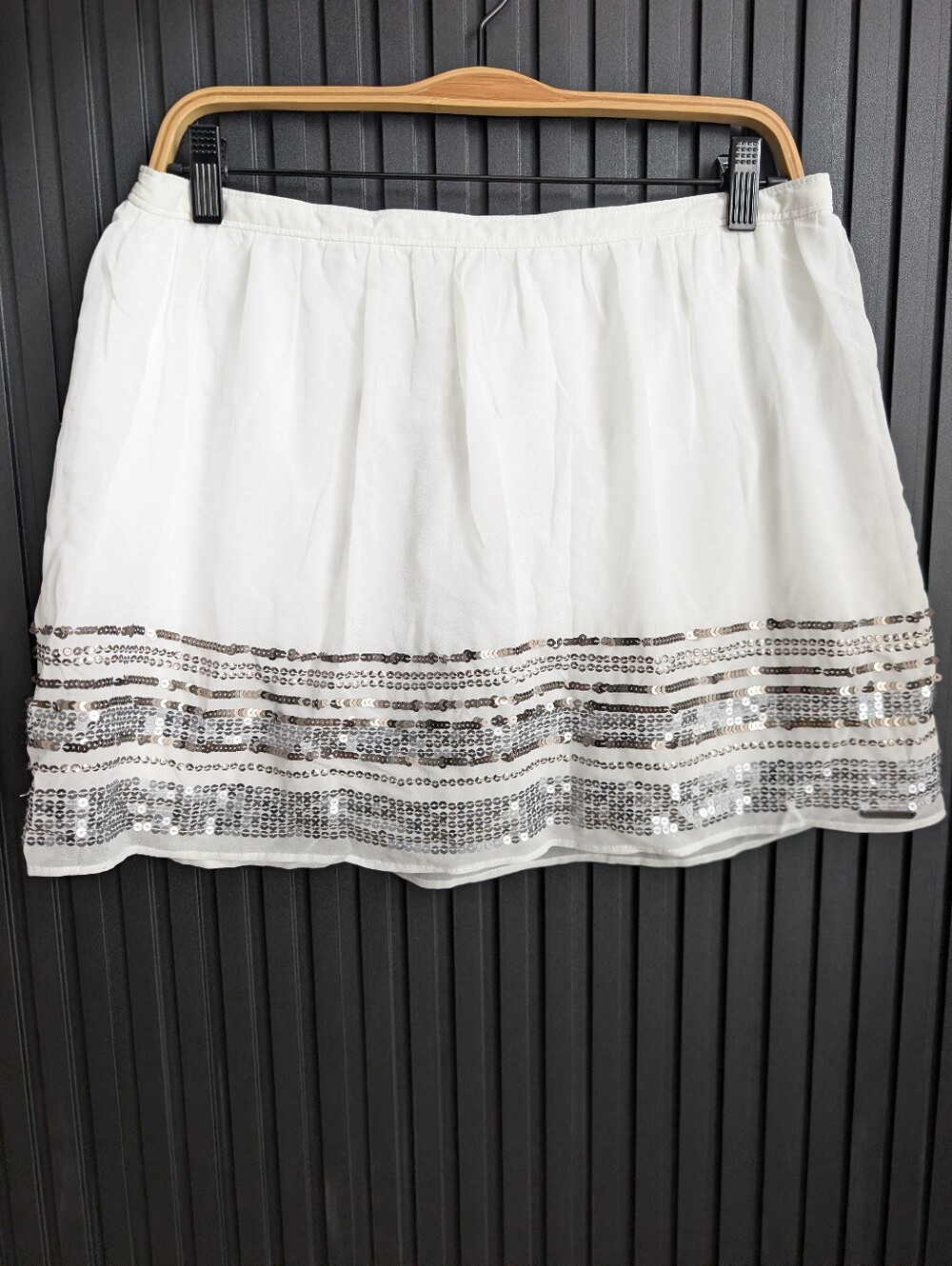 Abercrombie & Fitch white mini skirt With metallic sequin hem Size L